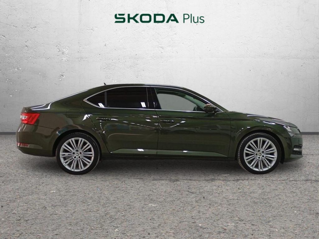 SKODA SUPERB Diesel 2023 segunda-mano Jaén