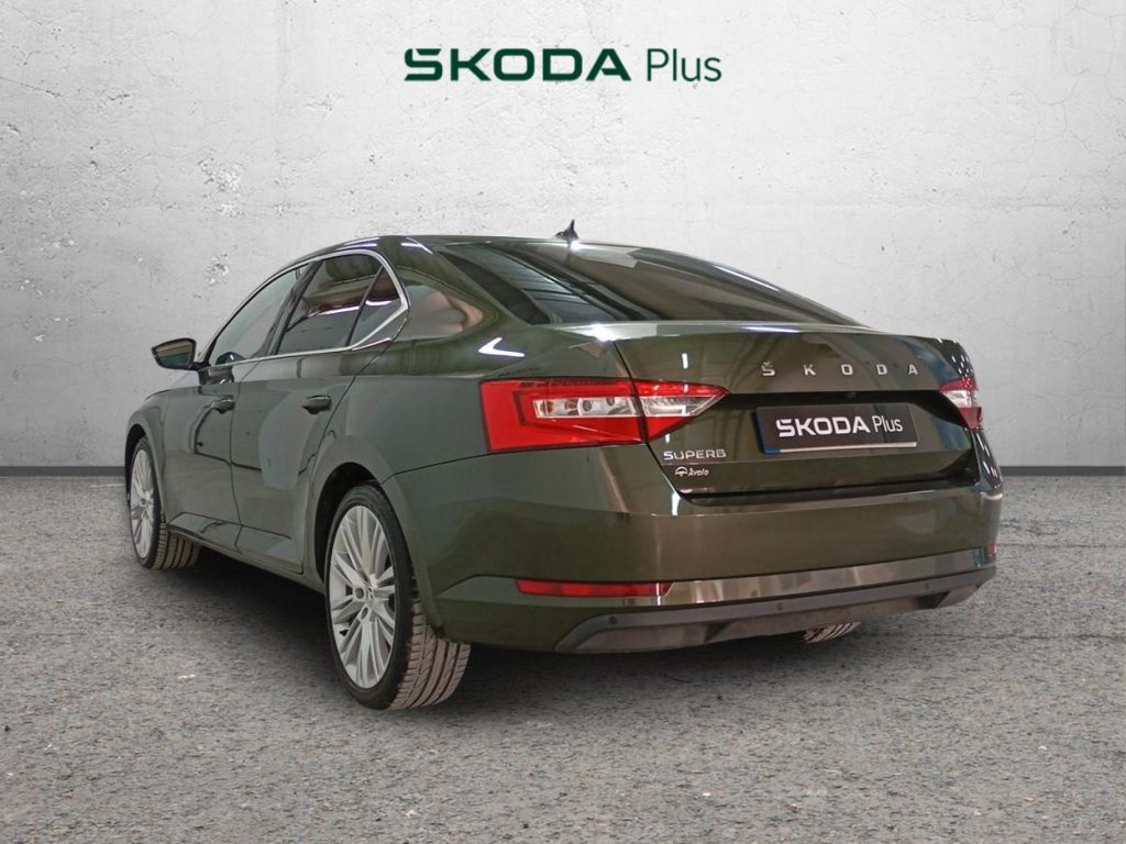 SKODA SUPERB Diesel 2023 segunda-mano Jaén