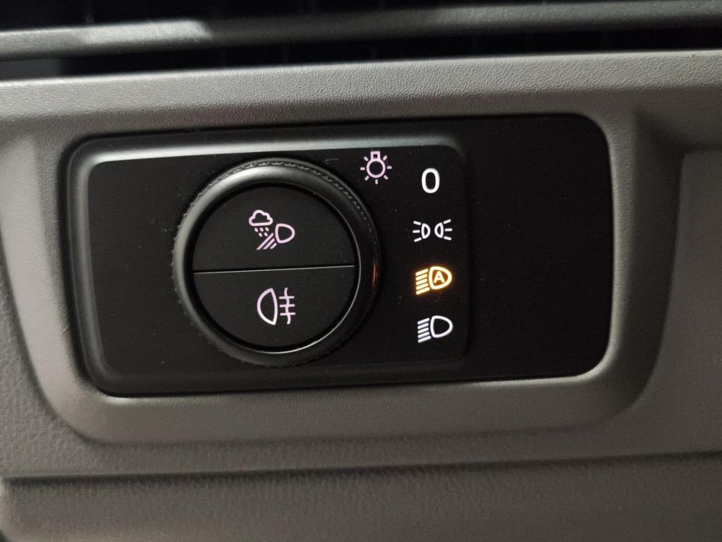 VOLKSWAGEN CARAVELLE Diesel 2025 km 0 Jaén