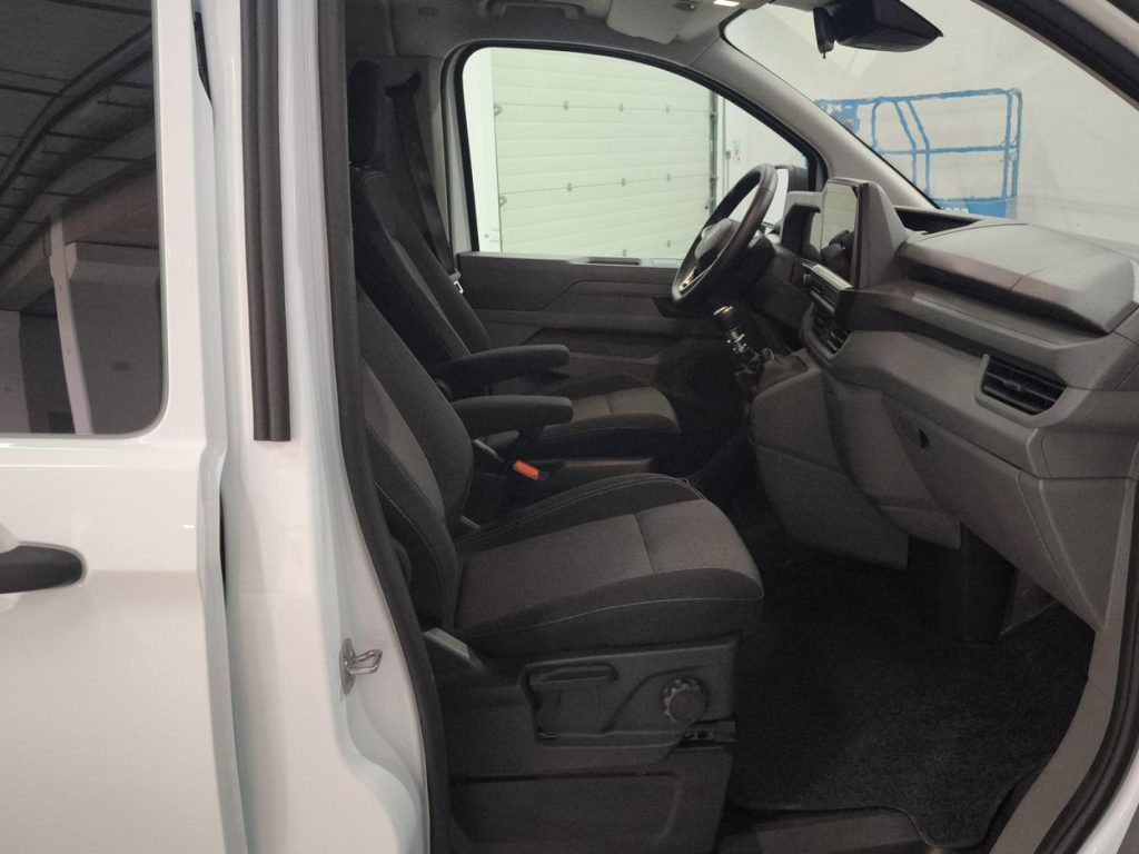 VOLKSWAGEN CARAVELLE Diesel 2025 km 0 Jaén