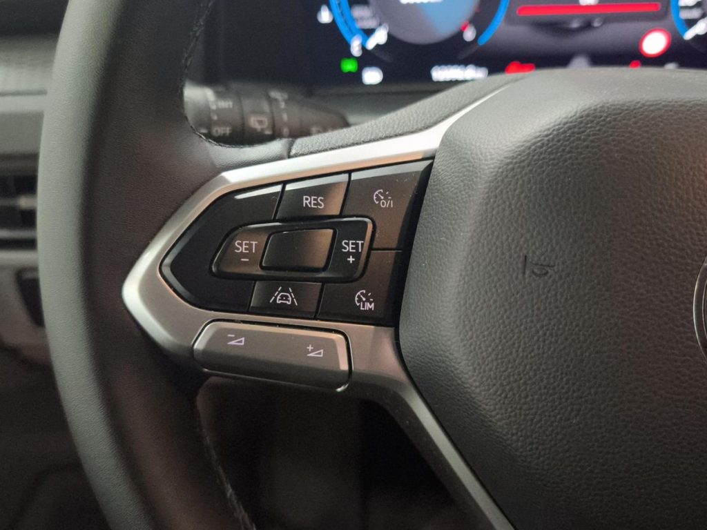 VOLKSWAGEN CARAVELLE Diesel 2025 km 0 Jaén