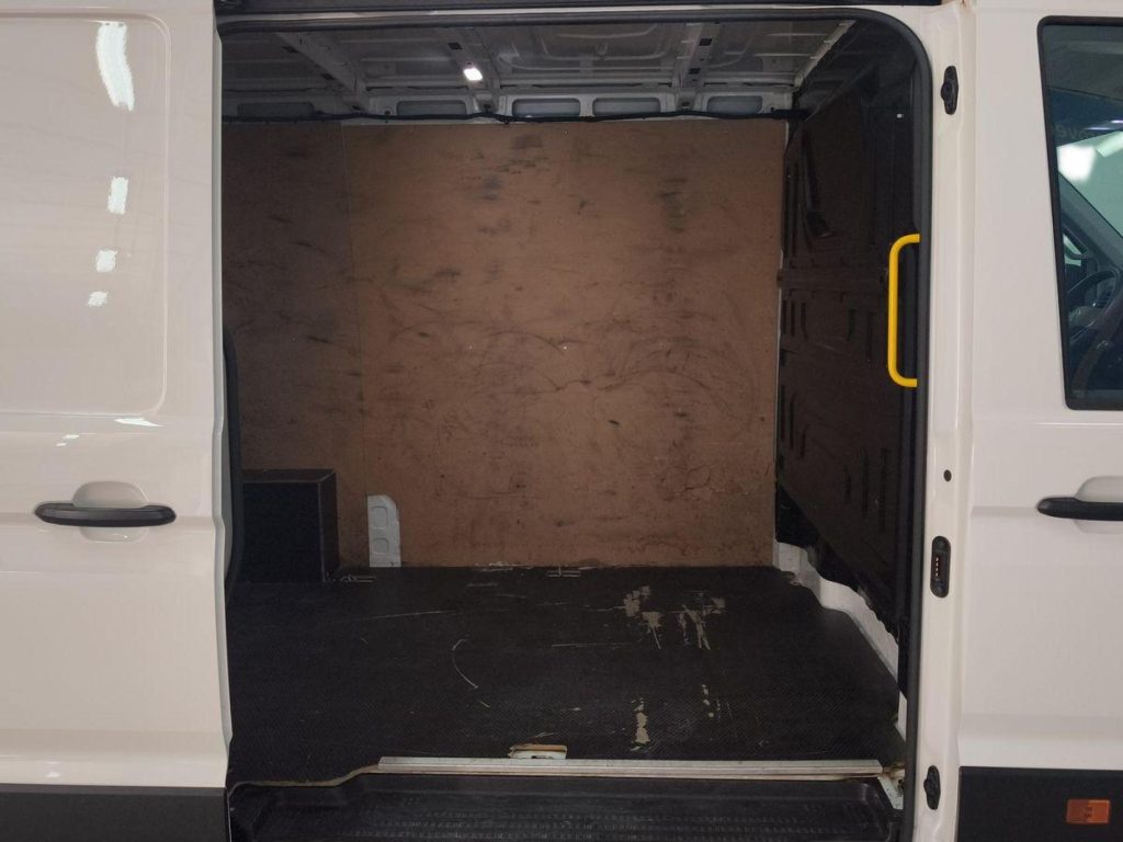 VOLKSWAGEN CRAFTER FURGON Diesel 2025 segunda-mano Jaén