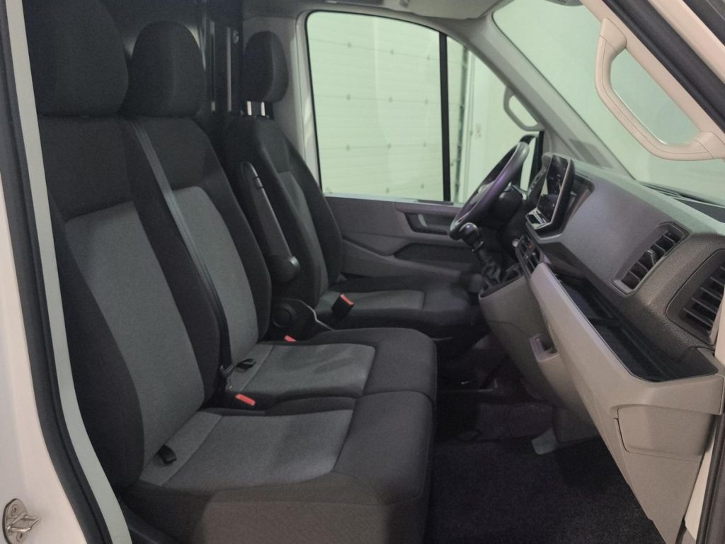 VOLKSWAGEN CRAFTER FURGON Diesel 2025 segunda-mano Jaén