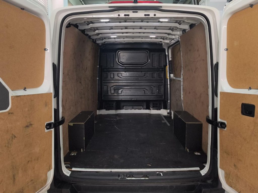 VOLKSWAGEN CRAFTER FURGON Diesel 2025 segunda-mano Jaén
