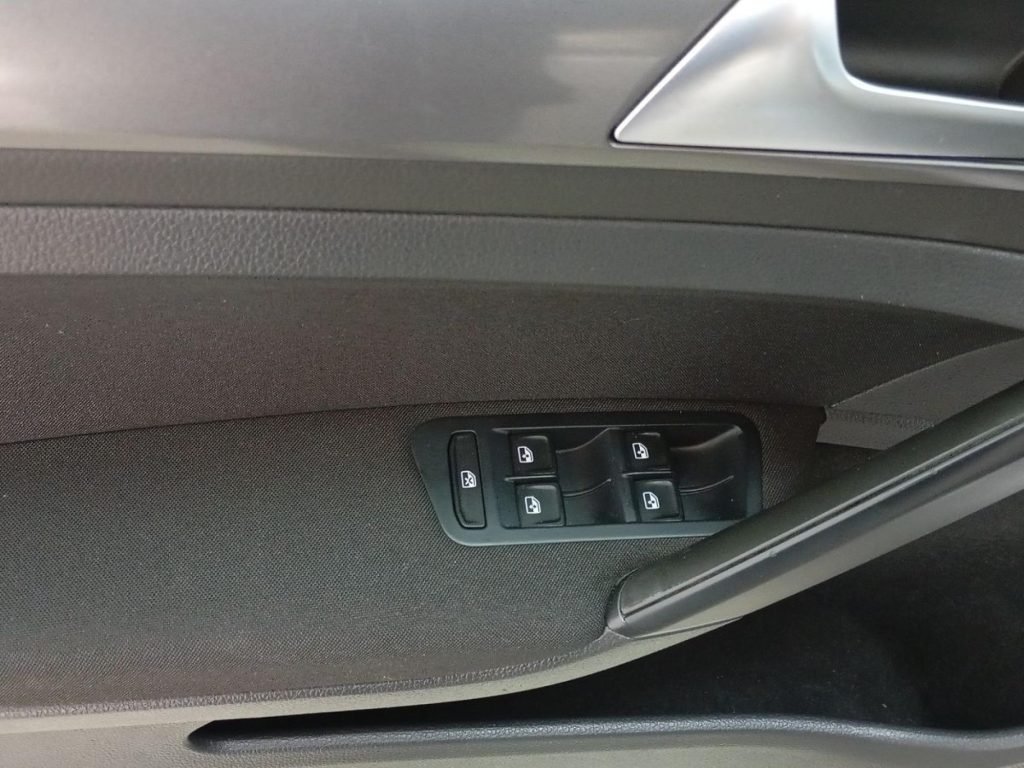 VOLKSWAGEN GOLF Diesel 2016 segunda-mano Jaén