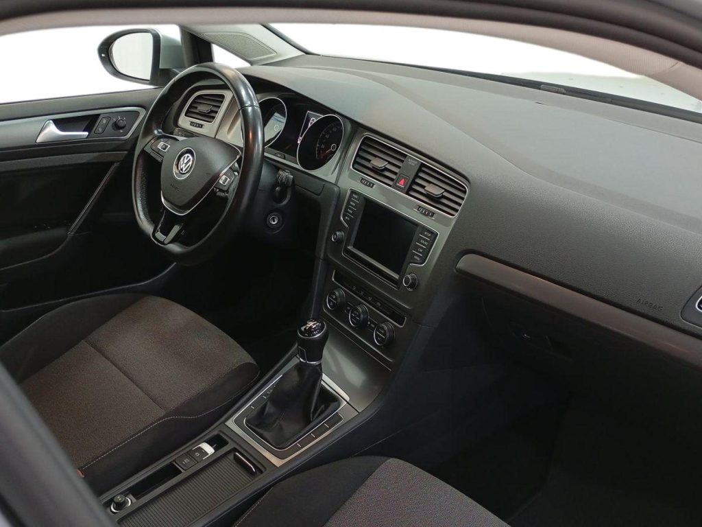 VOLKSWAGEN GOLF Diesel 2016 segunda-mano Jaén