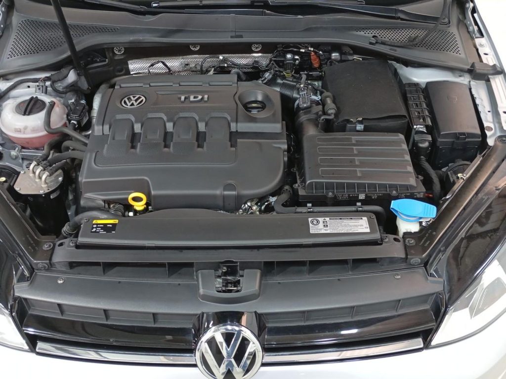 VOLKSWAGEN GOLF Diesel 2016 segunda-mano Jaén