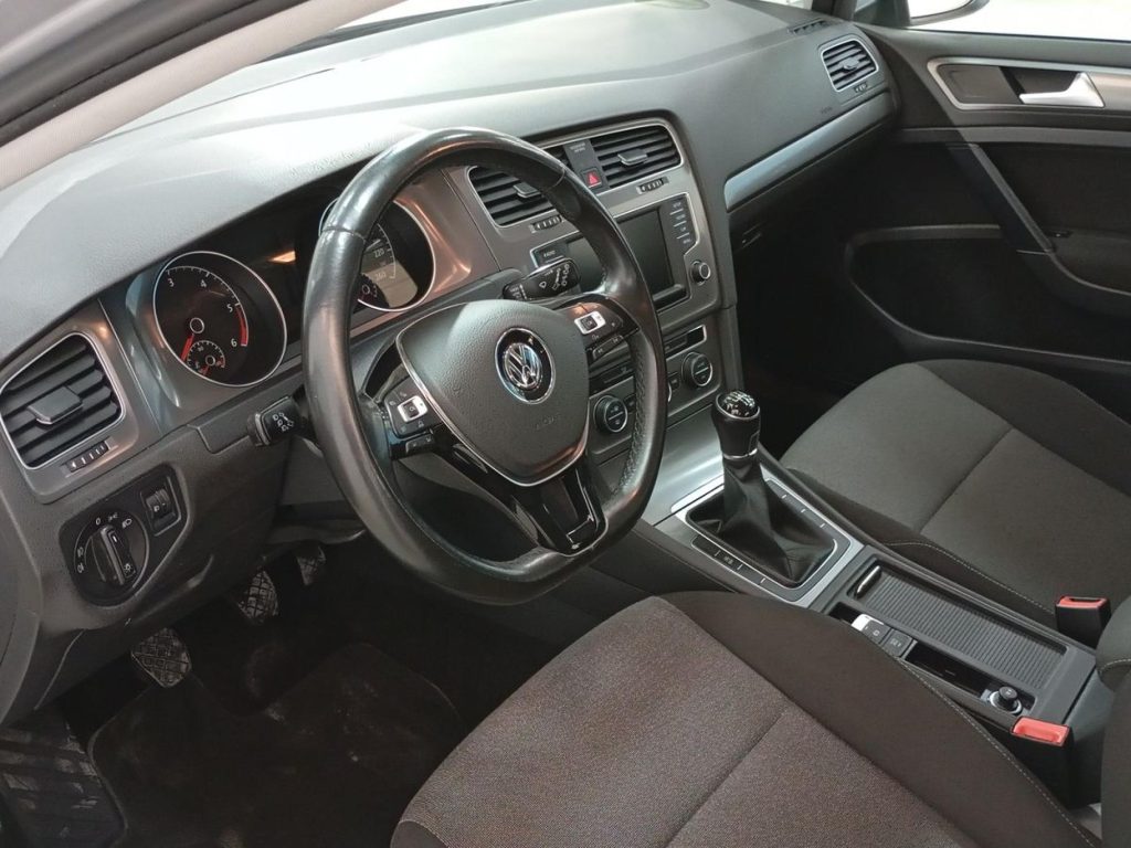 VOLKSWAGEN GOLF Diesel 2016 segunda-mano Jaén