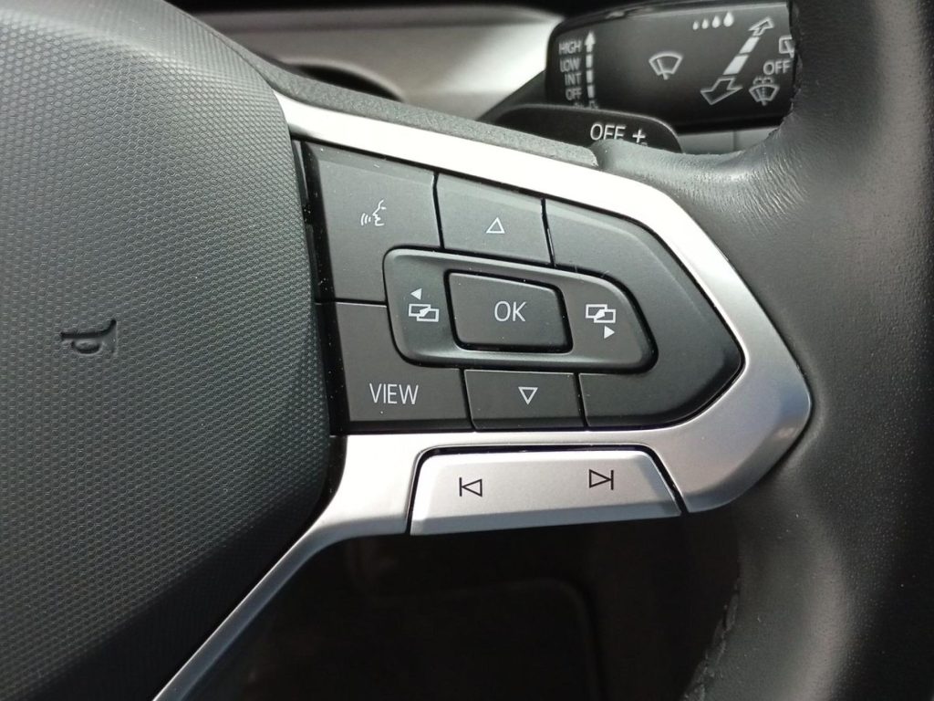 VOLKSWAGEN GOLF Diesel 2023 segunda-mano Granada