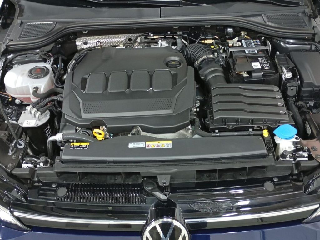 VOLKSWAGEN GOLF Diesel 2023 segunda-mano Granada