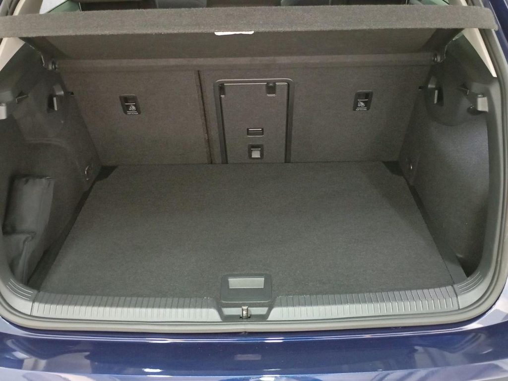 VOLKSWAGEN GOLF Diesel 2023 segunda-mano Granada
