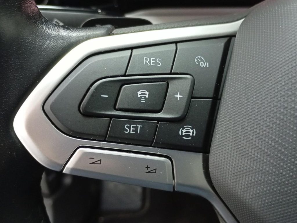 VOLKSWAGEN GOLF Diesel 2023 segunda-mano Granada