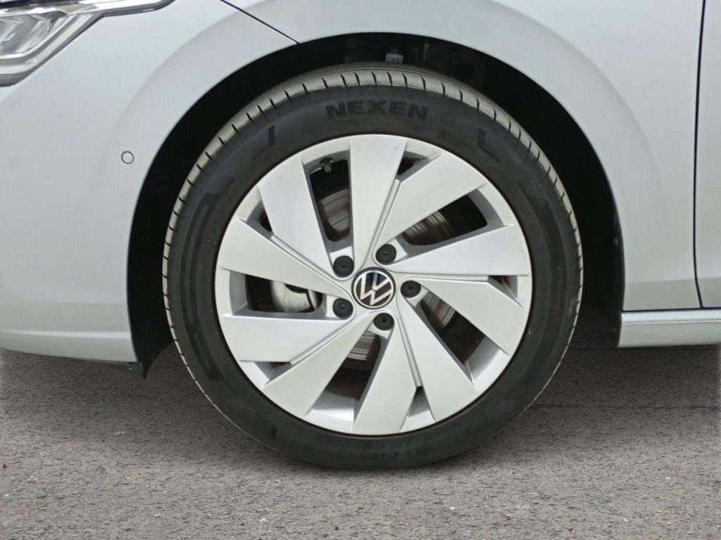 VOLKSWAGEN GOLF Diesel 2025 segunda-mano Jaén