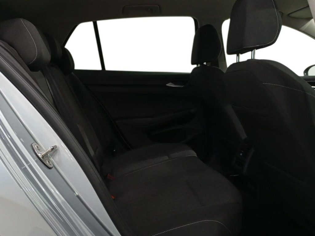 VOLKSWAGEN GOLF Diesel 2025 segunda-mano Jaén