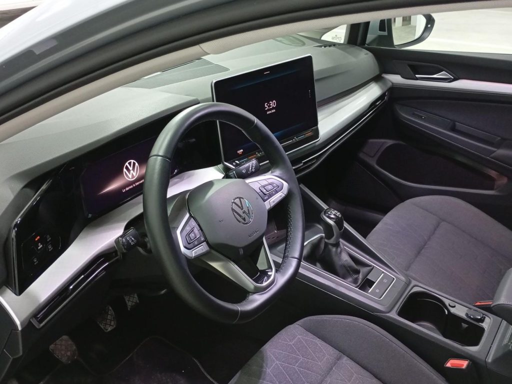 VOLKSWAGEN GOLF Diesel 2025 segunda-mano Jaén