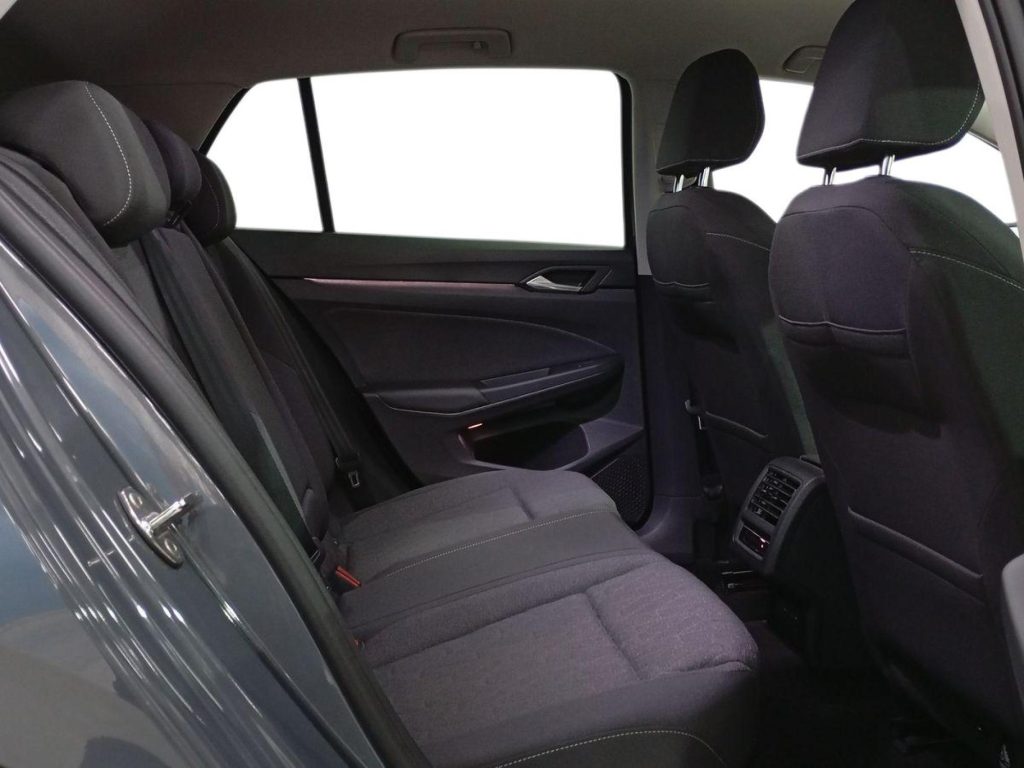 VOLKSWAGEN GOLF Diesel 2025 segunda-mano Jaén