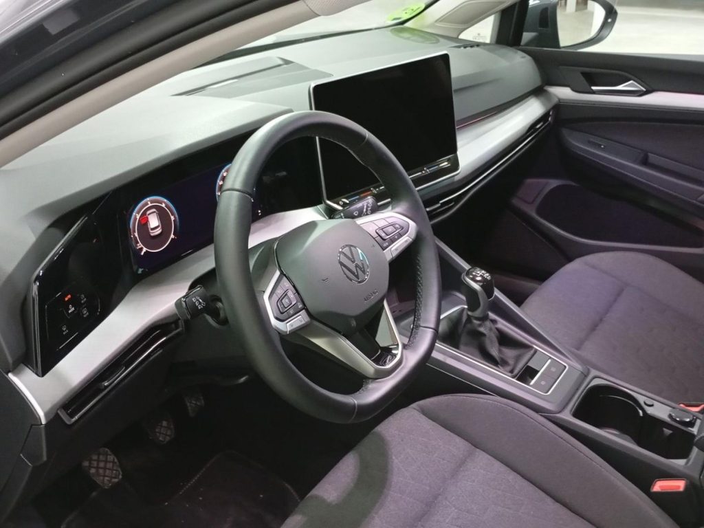 VOLKSWAGEN GOLF Diesel 2025 segunda-mano Jaén