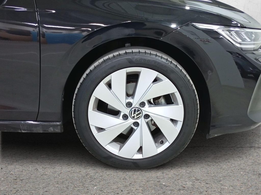 VOLKSWAGEN GOLF Diesel 2025 segunda-mano Jaén