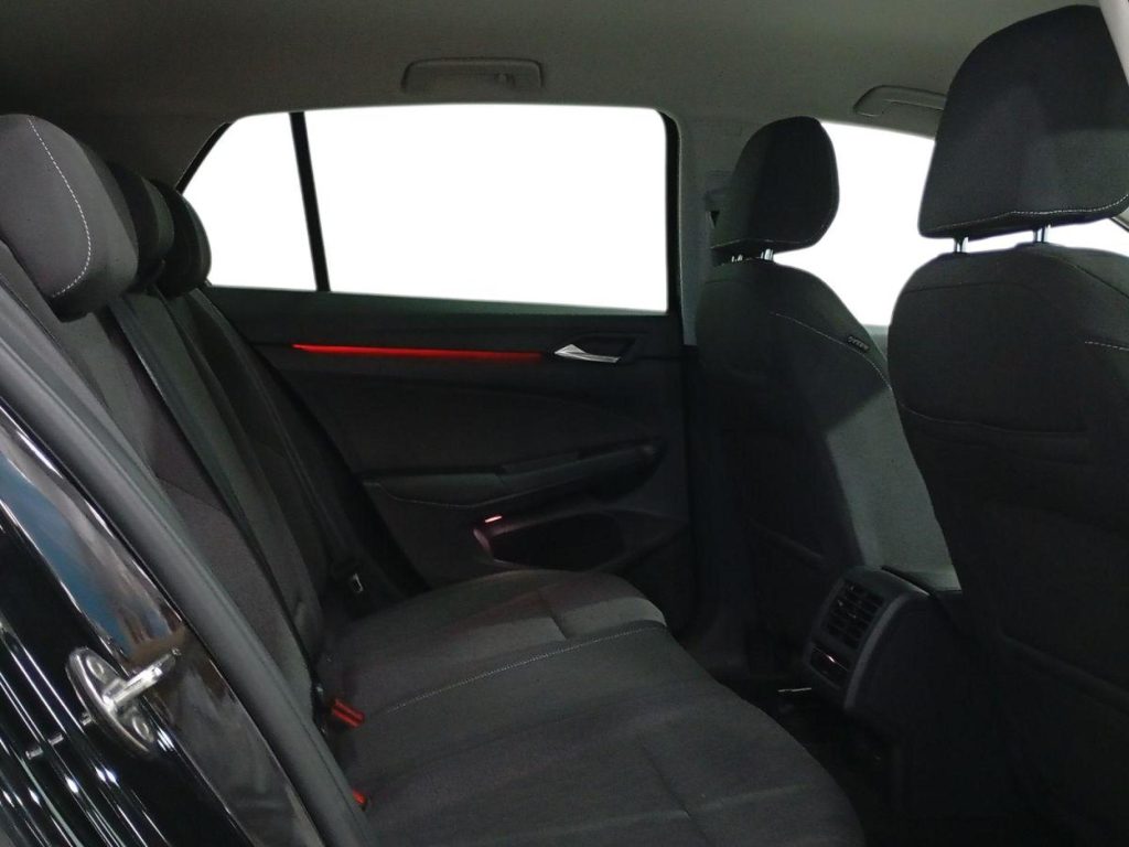 VOLKSWAGEN GOLF Diesel 2025 segunda-mano Jaén