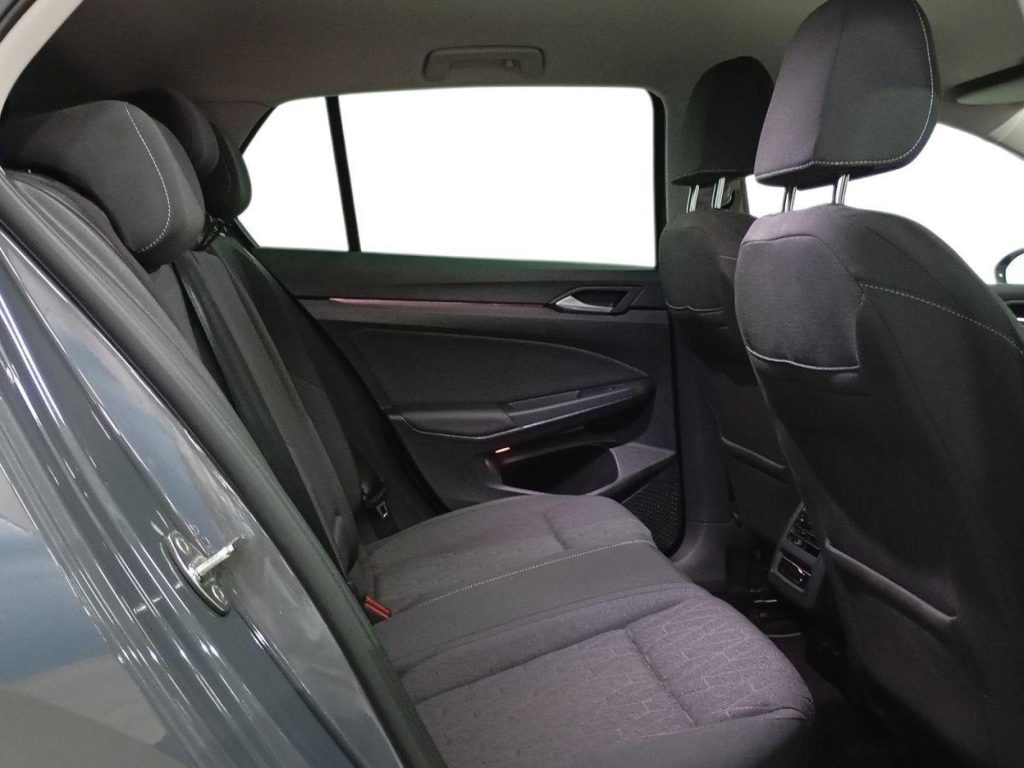 VOLKSWAGEN GOLF Diesel 2025 segunda-mano Jaén
