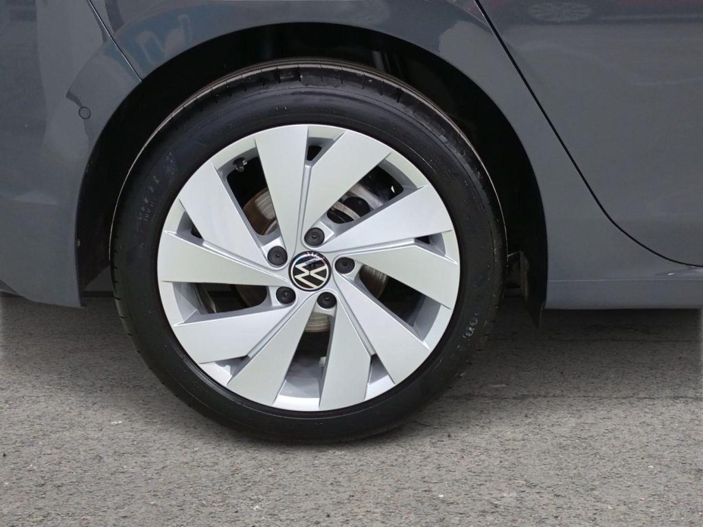 VOLKSWAGEN GOLF Diesel 2025 segunda-mano Jaén