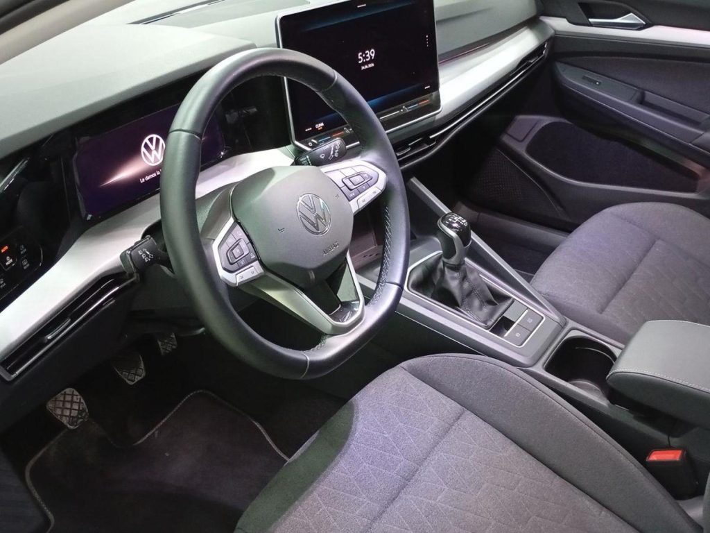 VOLKSWAGEN GOLF Diesel 2025 segunda-mano Jaén