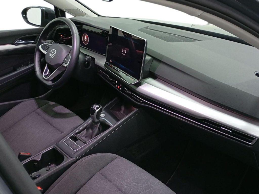 VOLKSWAGEN GOLF Gasolina 2025 segunda-mano Jaén