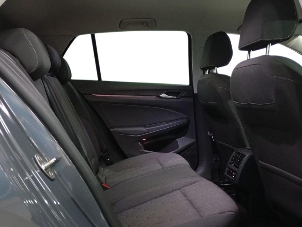VOLKSWAGEN GOLF Gasolina 2025 segunda-mano Jaén