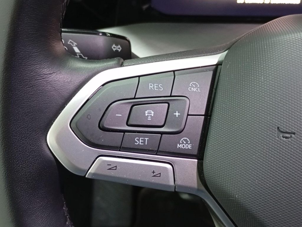 VOLKSWAGEN GOLF Gasolina 2025 segunda-mano Jaén