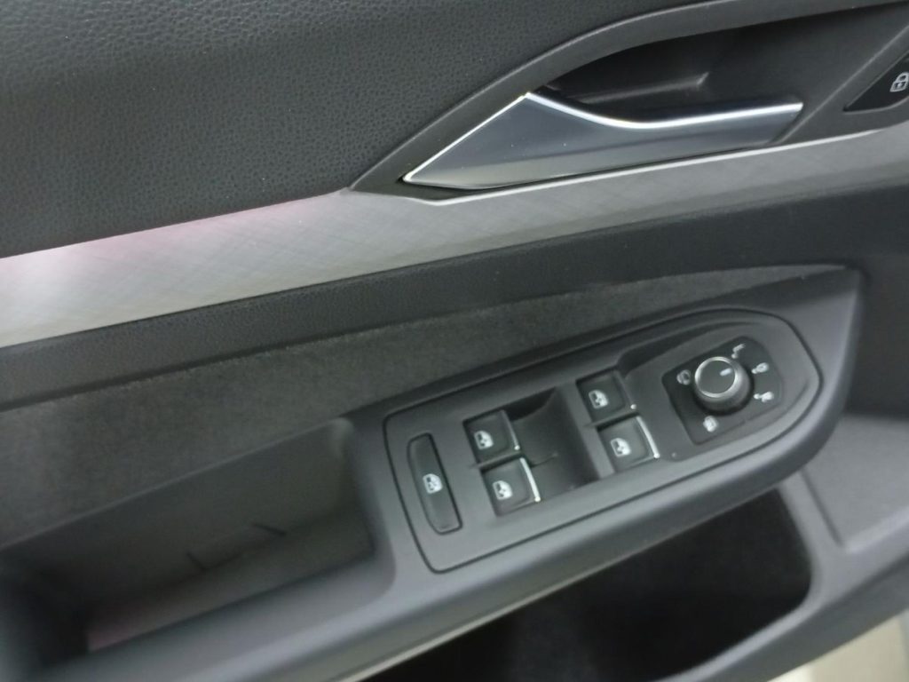 VOLKSWAGEN GOLF Gasolina 2025 segunda-mano Jaén