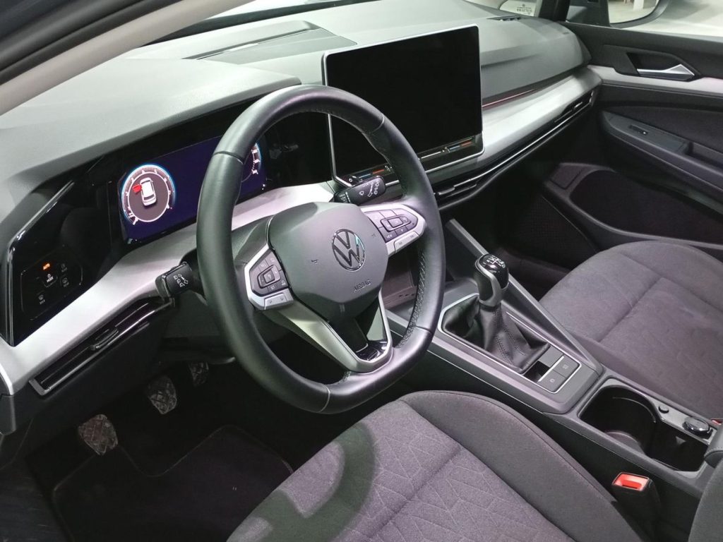 VOLKSWAGEN GOLF Gasolina 2025 segunda-mano Jaén