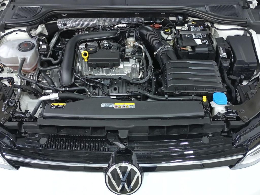 VOLKSWAGEN GOLF Hibrido 2022 segunda-mano Jaén