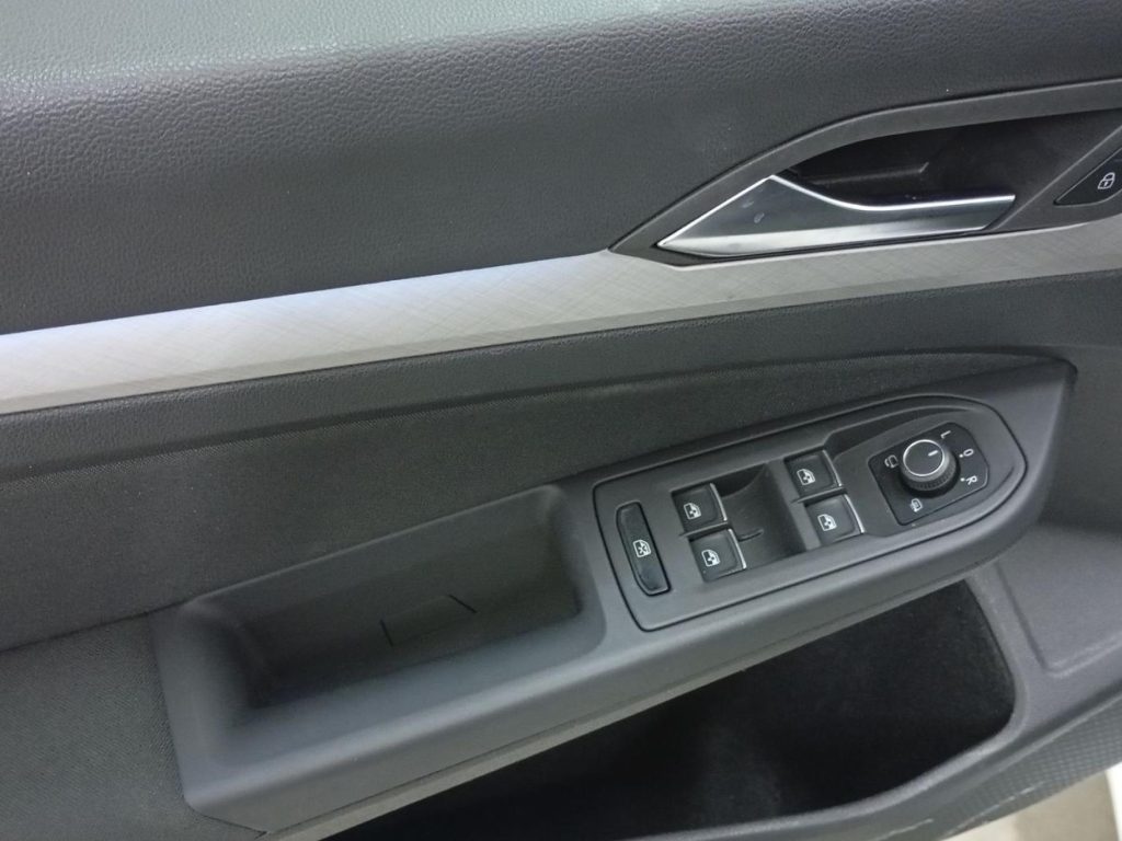 VOLKSWAGEN GOLF Hibrido 2022 segunda-mano Jaén