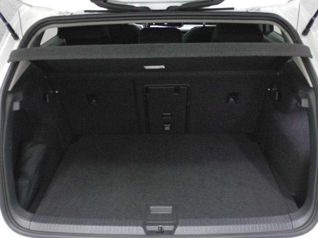 VOLKSWAGEN GOLF Hibrido 2022 segunda-mano Jaén