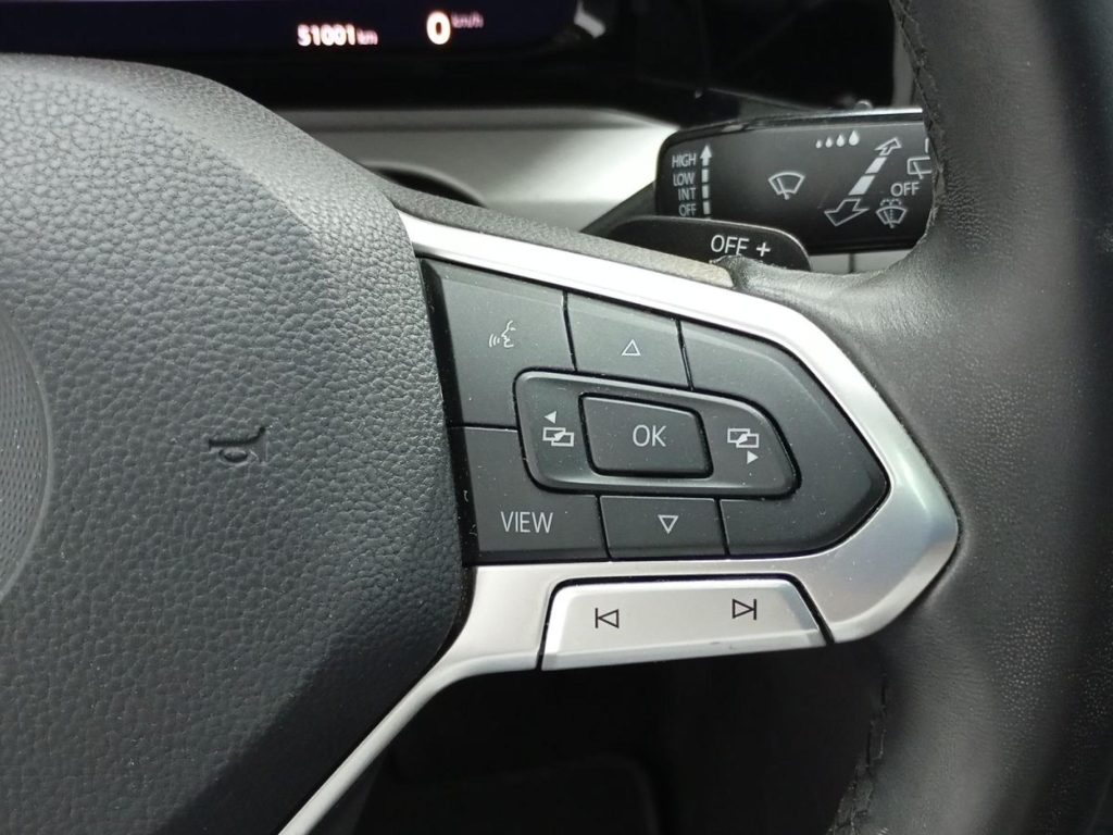 VOLKSWAGEN GOLF Hibrido 2022 segunda-mano Jaén