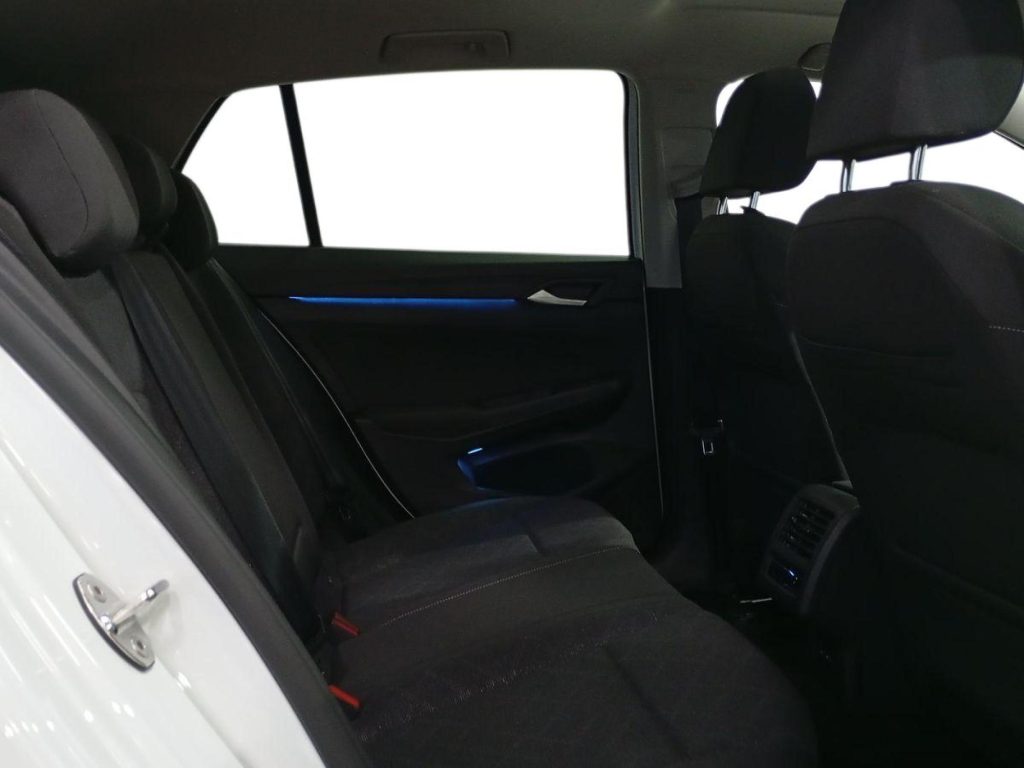 VOLKSWAGEN GOLF Hibrido 2022 segunda-mano Jaén