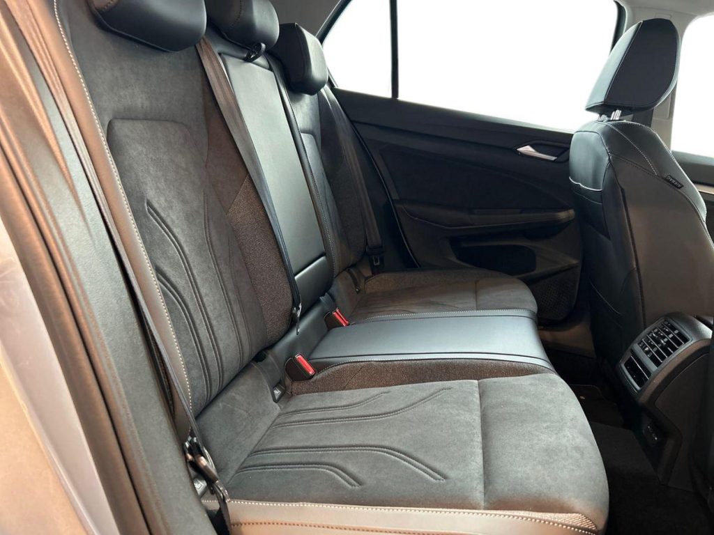 VOLKSWAGEN GOLF Hibrido enchufable 2025 km 0 Jaén