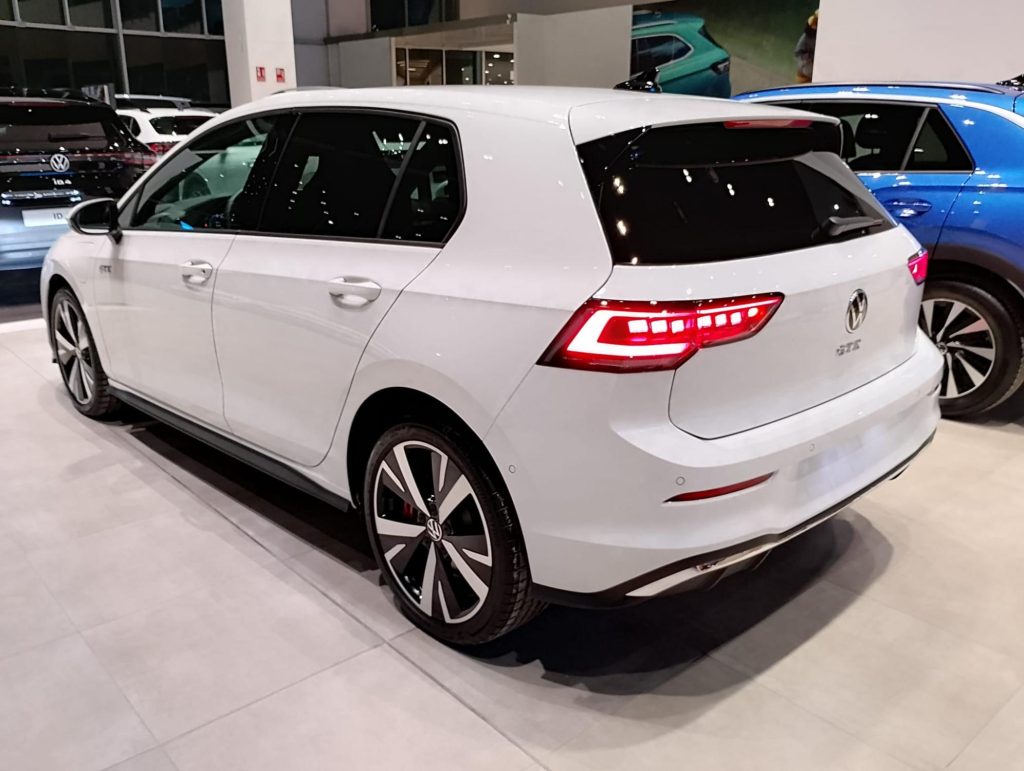 VOLKSWAGEN GOLF Hibrido enchufable nuevo entrega inmediata Jaén