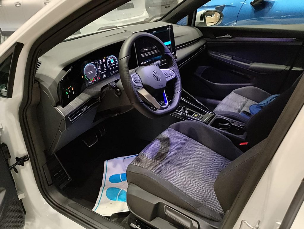 VOLKSWAGEN GOLF Hibrido enchufable nuevo entrega inmediata Jaén