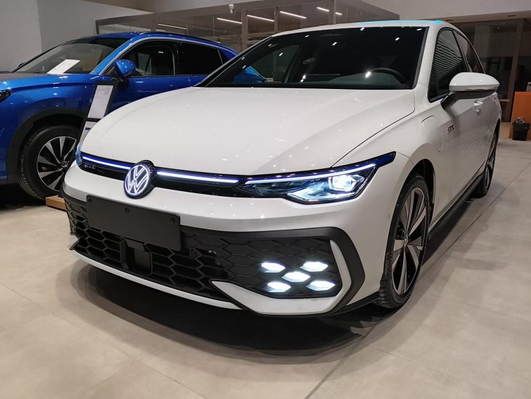 VOLKSWAGEN GOLF Hibrido enchufable nuevo entrega inmediata Jaén
