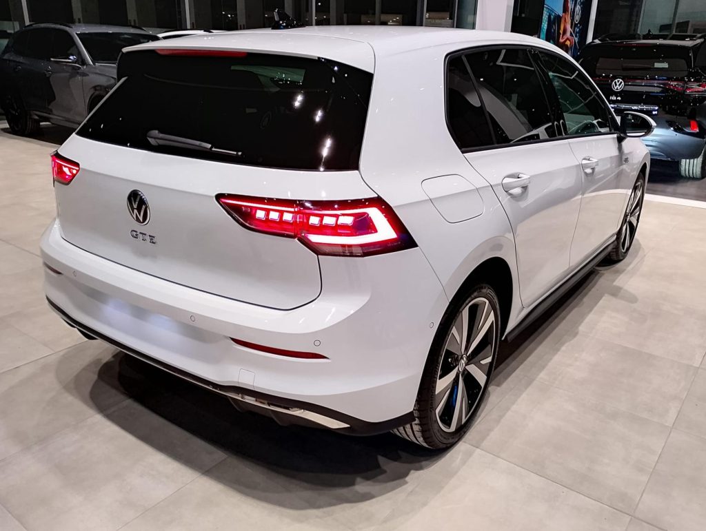 VOLKSWAGEN GOLF Hibrido enchufable nuevo entrega inmediata Jaén