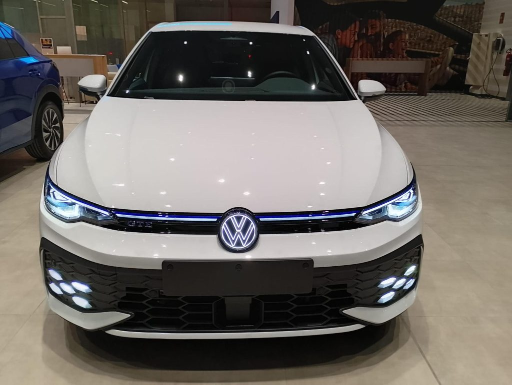 VOLKSWAGEN GOLF Hibrido enchufable nuevo entrega inmediata Jaén
