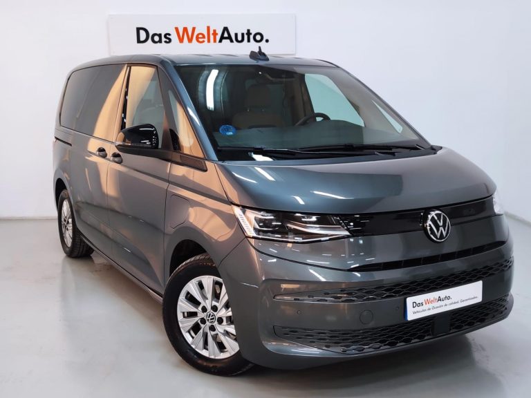 VOLKSWAGEN MULTIVAN Gasolina 2023 segunda-mano Jaén