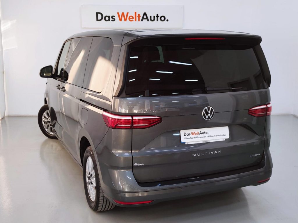 VOLKSWAGEN MULTIVAN Gasolina 2023 segunda-mano Jaén