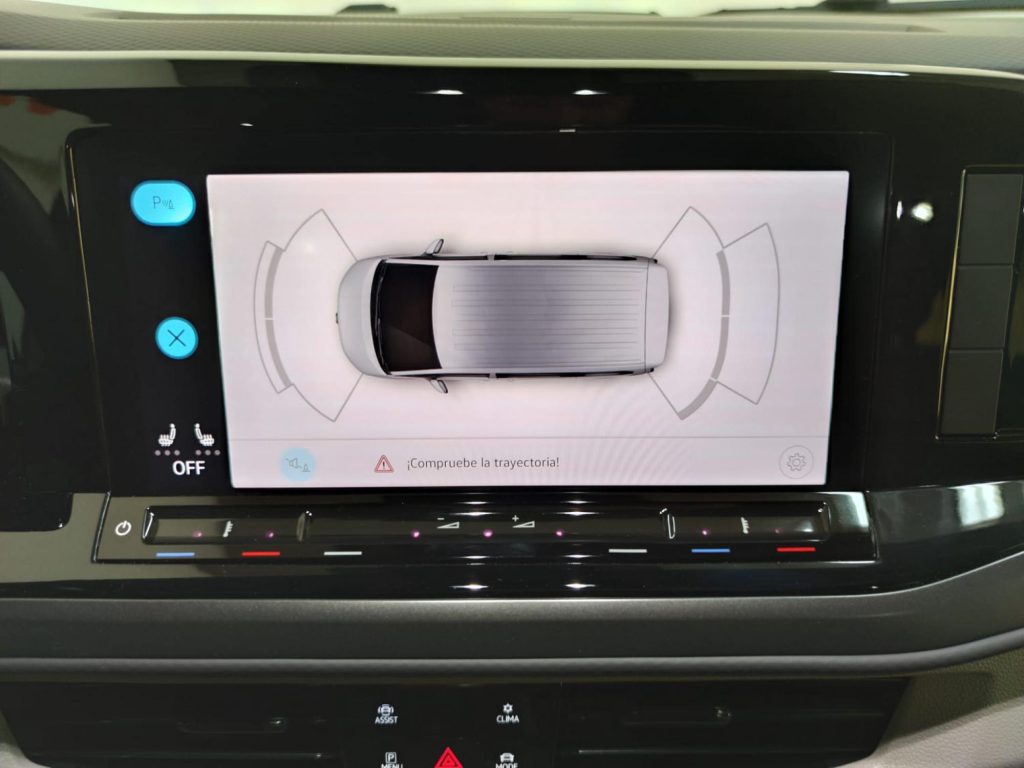 VOLKSWAGEN MULTIVAN Gasolina 2023 segunda-mano Jaén