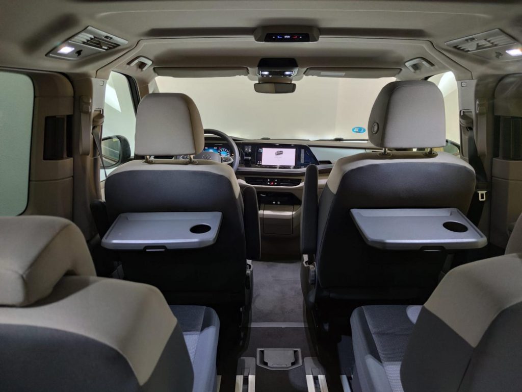 VOLKSWAGEN MULTIVAN Gasolina 2023 segunda-mano Jaén