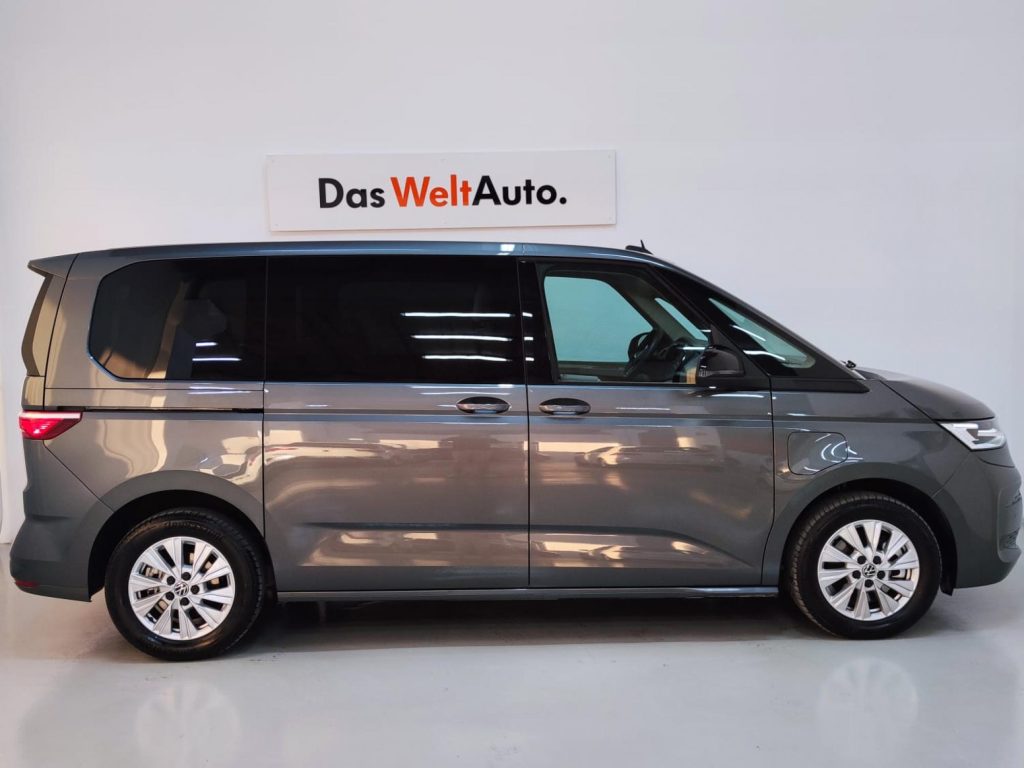 VOLKSWAGEN MULTIVAN Gasolina 2023 segunda-mano Jaén