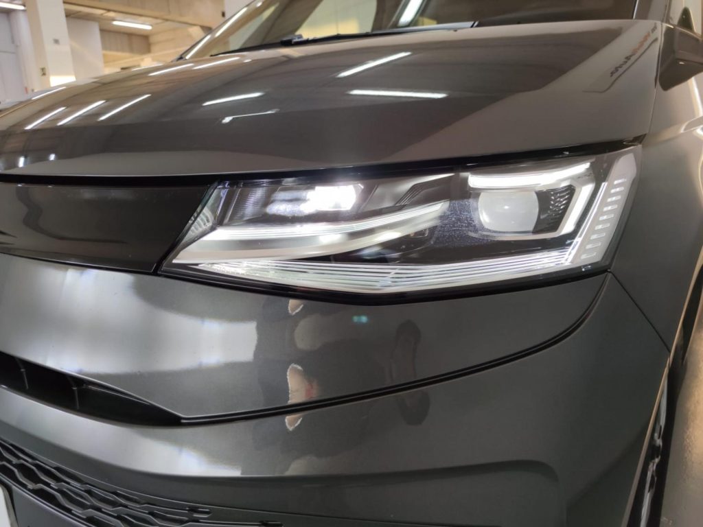 VOLKSWAGEN MULTIVAN Gasolina 2023 segunda-mano Jaén