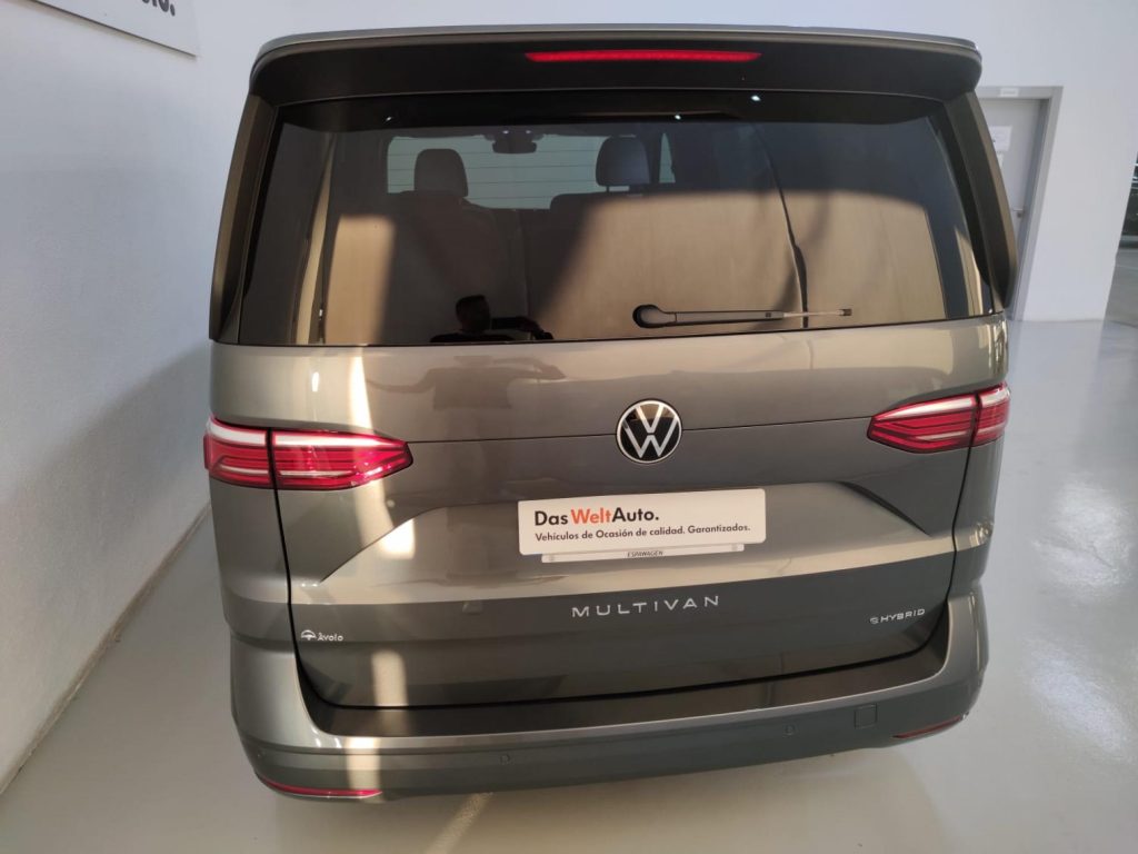 VOLKSWAGEN MULTIVAN Gasolina 2023 segunda-mano Jaén