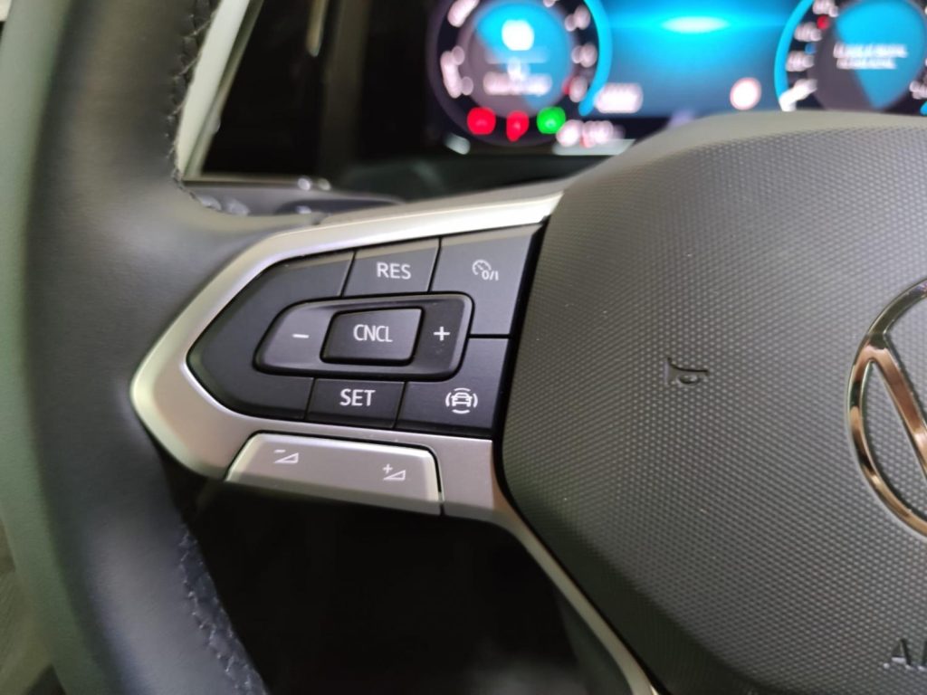 VOLKSWAGEN MULTIVAN Gasolina 2023 segunda-mano Jaén